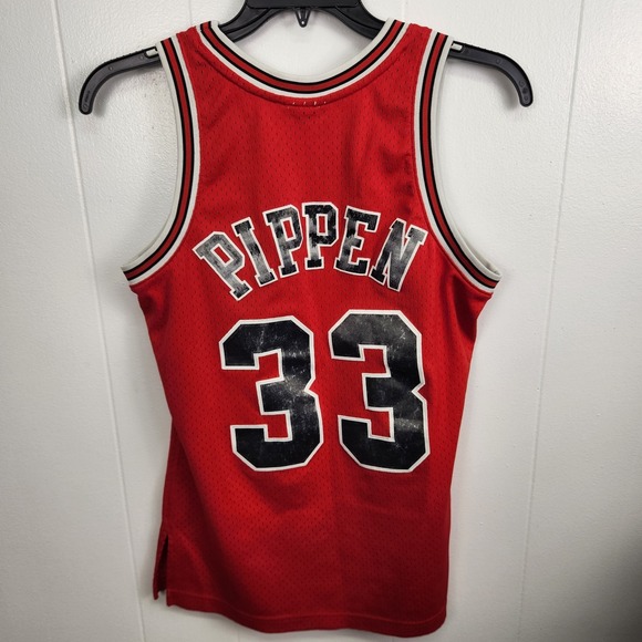 Mitchell & Ness Scottie Pippen 1997-98 Bulls Jersey Red Swingman Size S Worn Pri - Picture 9 of 13
